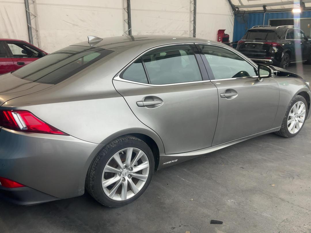 Photo '5' of Lexus IS300H