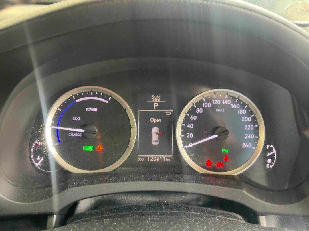 Photo '11' of Lexus IS300H