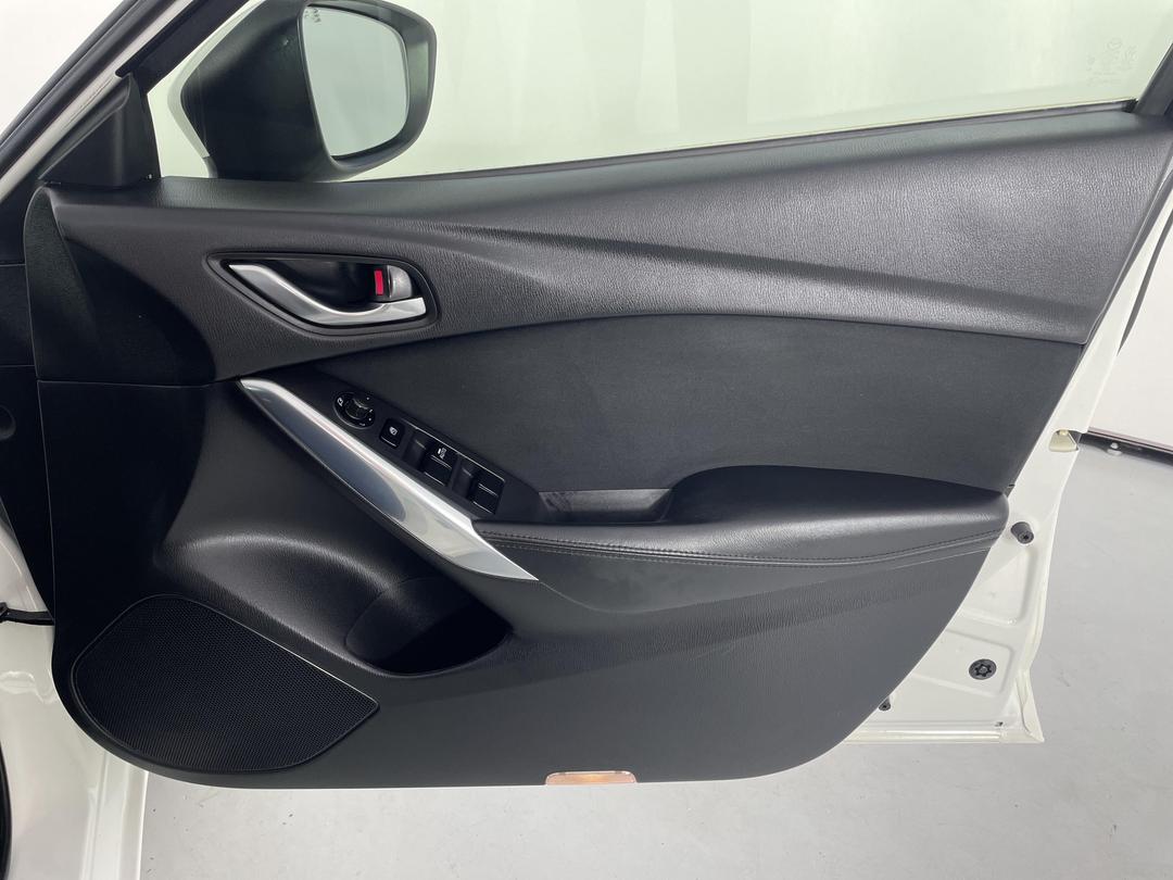 Photo '15' of Mazda Atenza