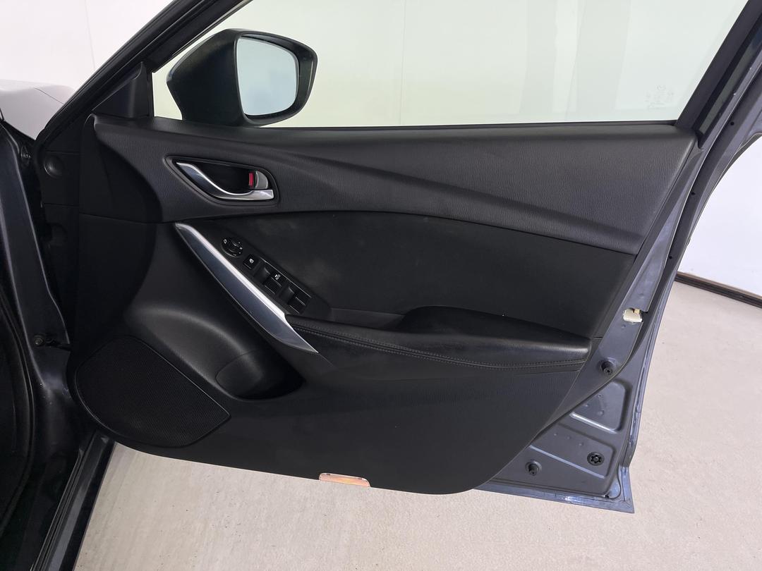 Photo '15' of Mazda Atenza