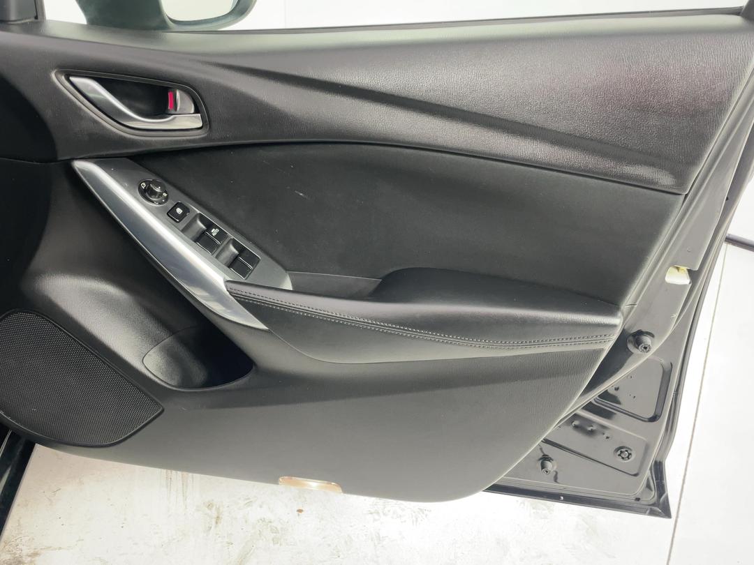 Photo '15' of Mazda Atenza