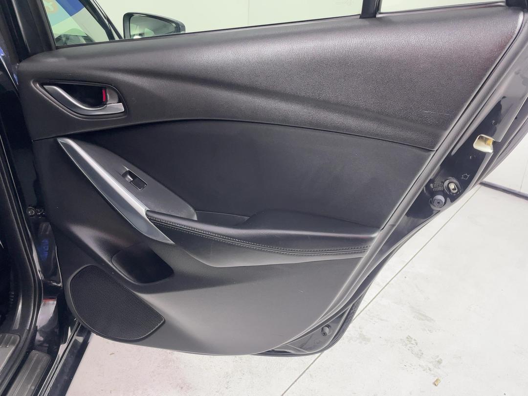 Photo '19' of Mazda Atenza