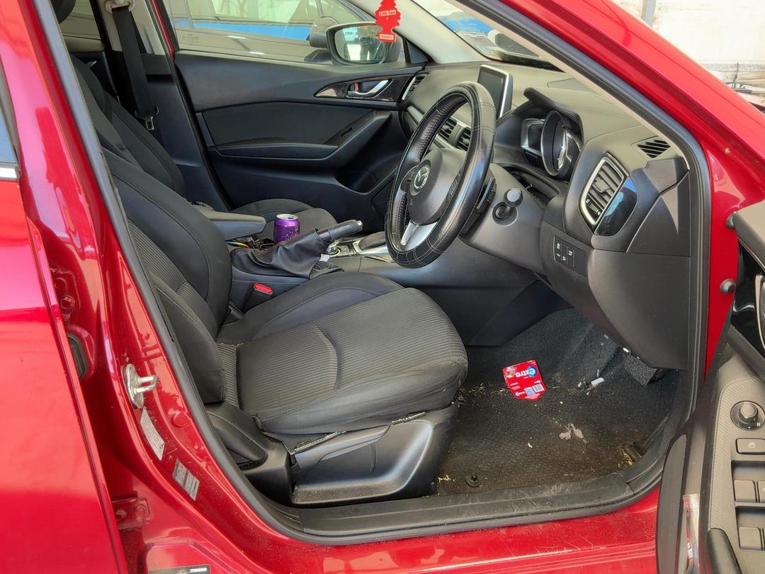 Photo '24' of Mazda Axela