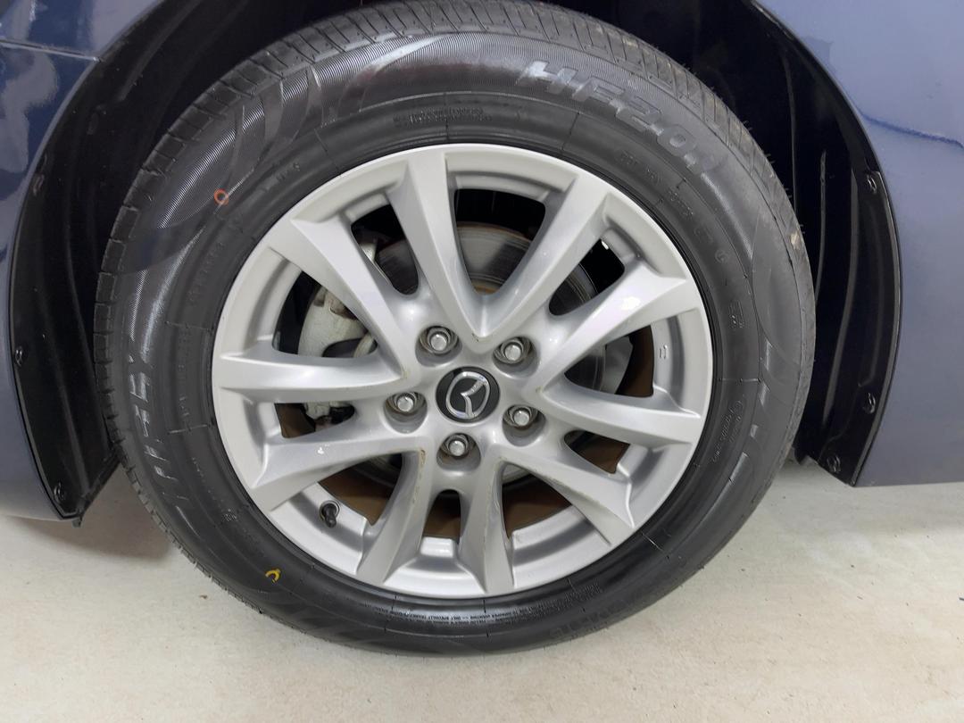 Photo '10' of Mazda Axela