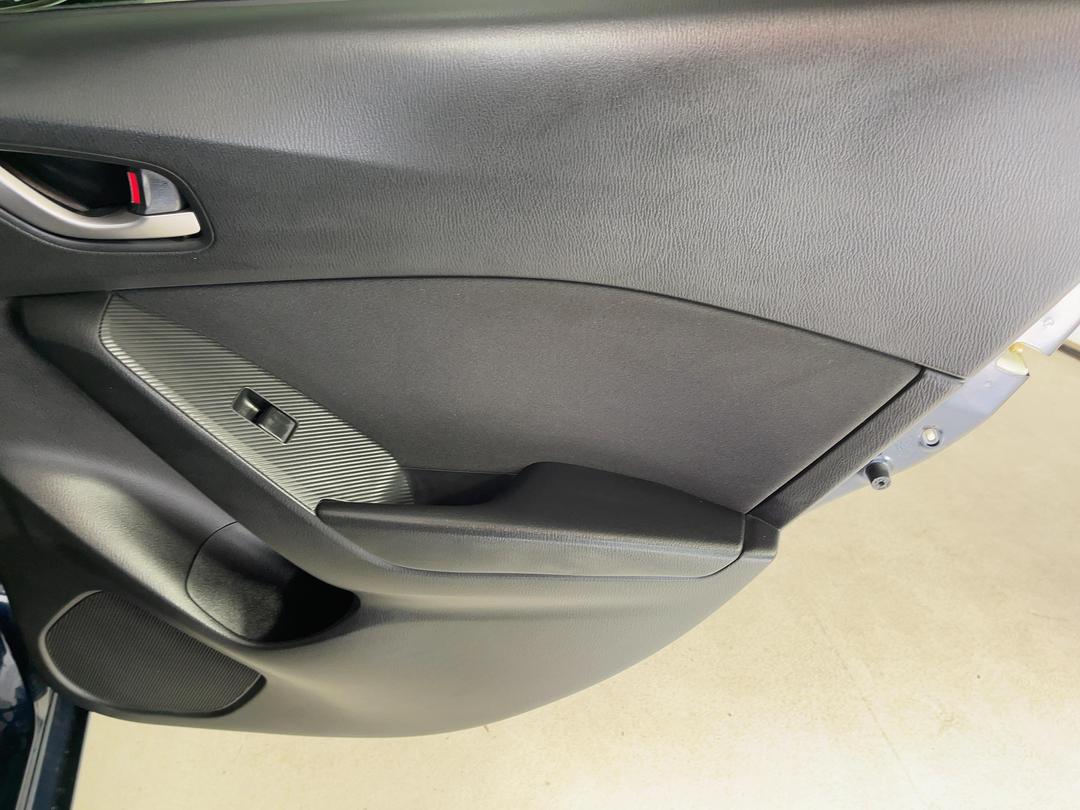 Photo '19' of Mazda Axela