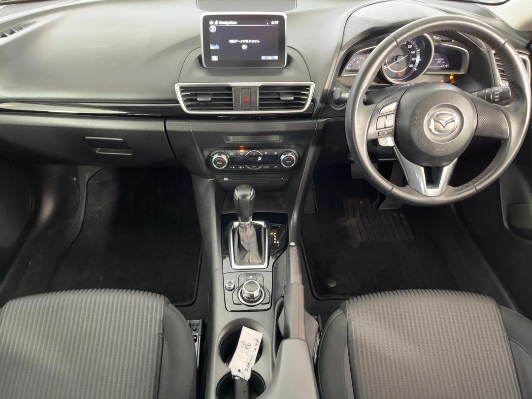 Photo '17' of Mazda Axela