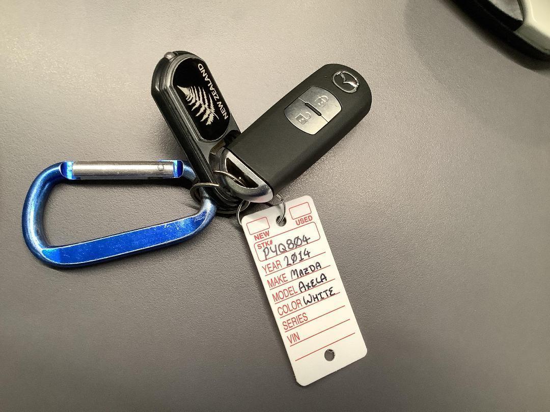 Photo '10' of Mazda Axela