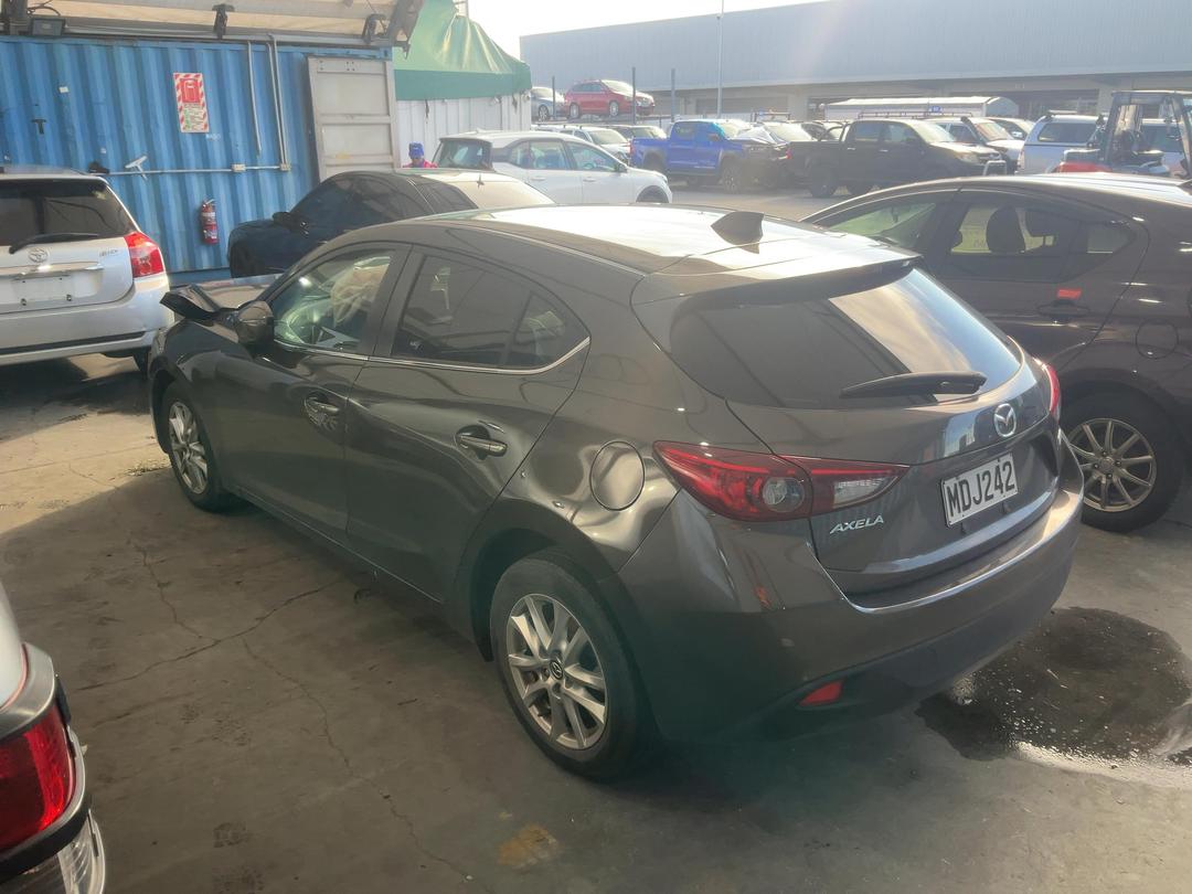 Photo '8' of Mazda Axela