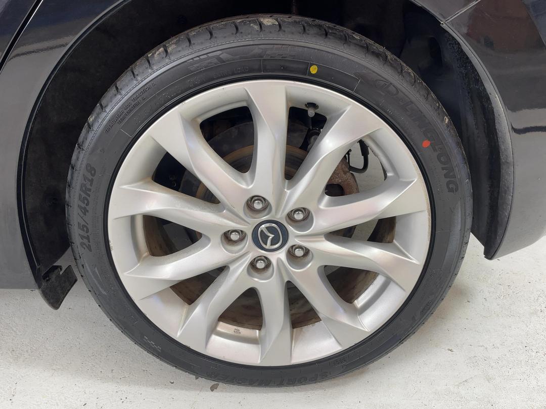 Photo '11' of Mazda Axela