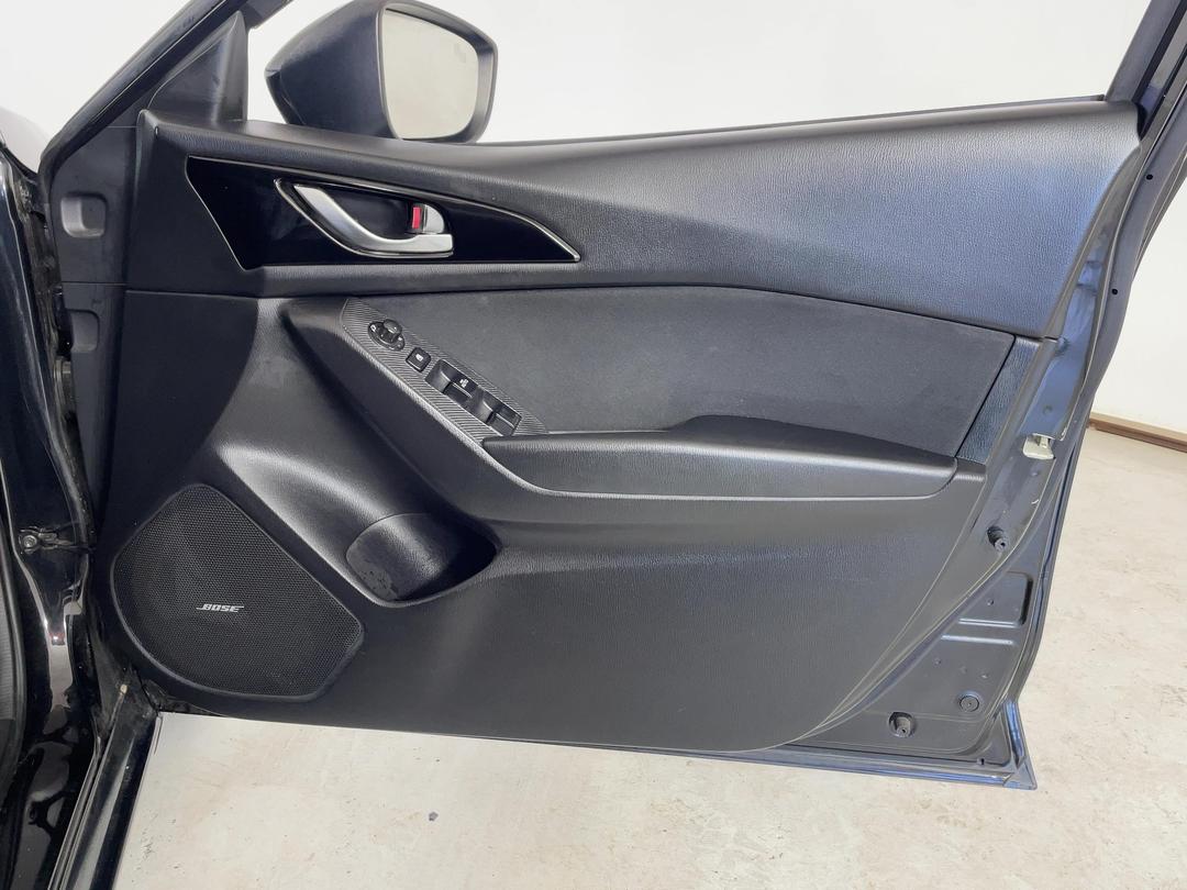 Photo '15' of Mazda Axela