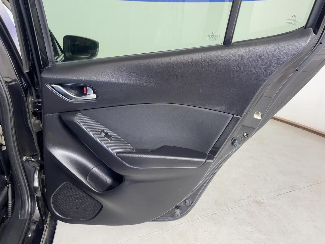 Photo '19' of Mazda Axela
