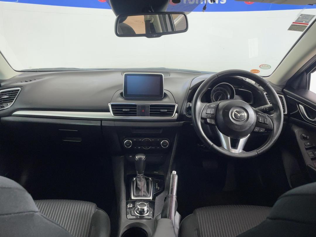 Photo '17' of Mazda Axela
