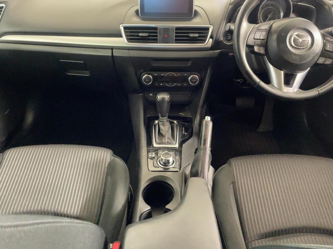 Photo '18' of Mazda Axela