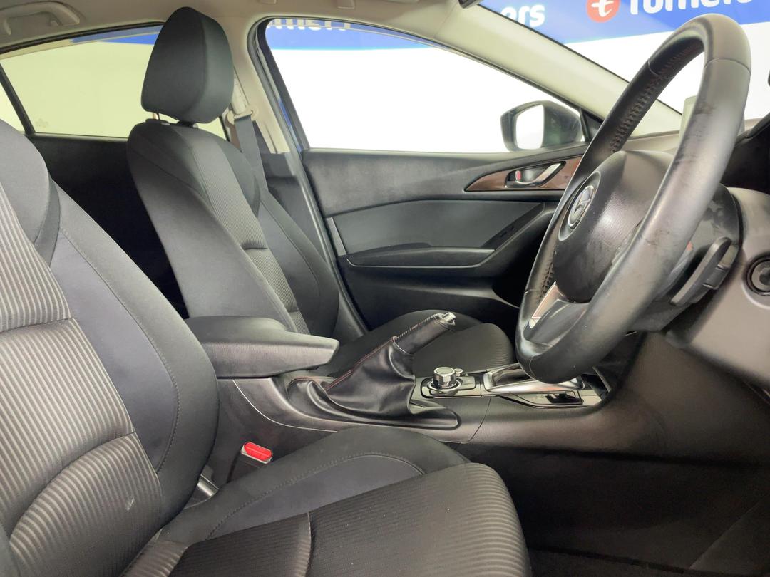 Photo '16' of Mazda Axela