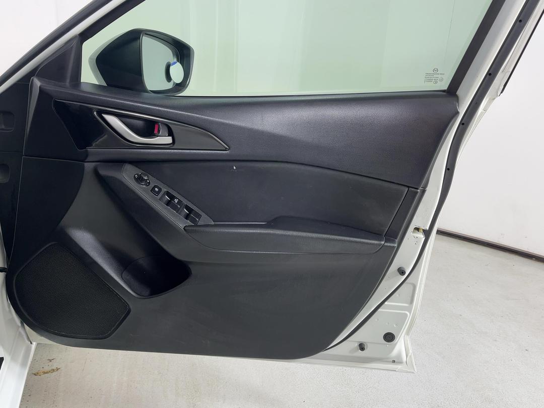 Photo '15' of Mazda Axela