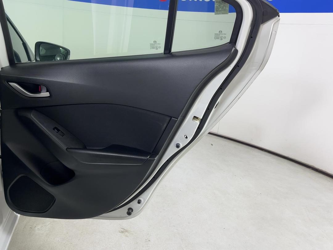 Photo '19' of Mazda Axela