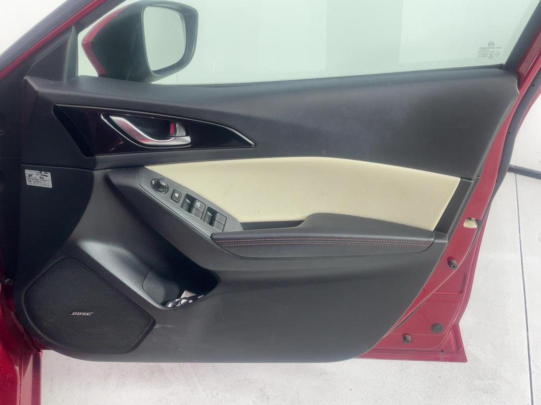 Photo '15' of Mazda Axela