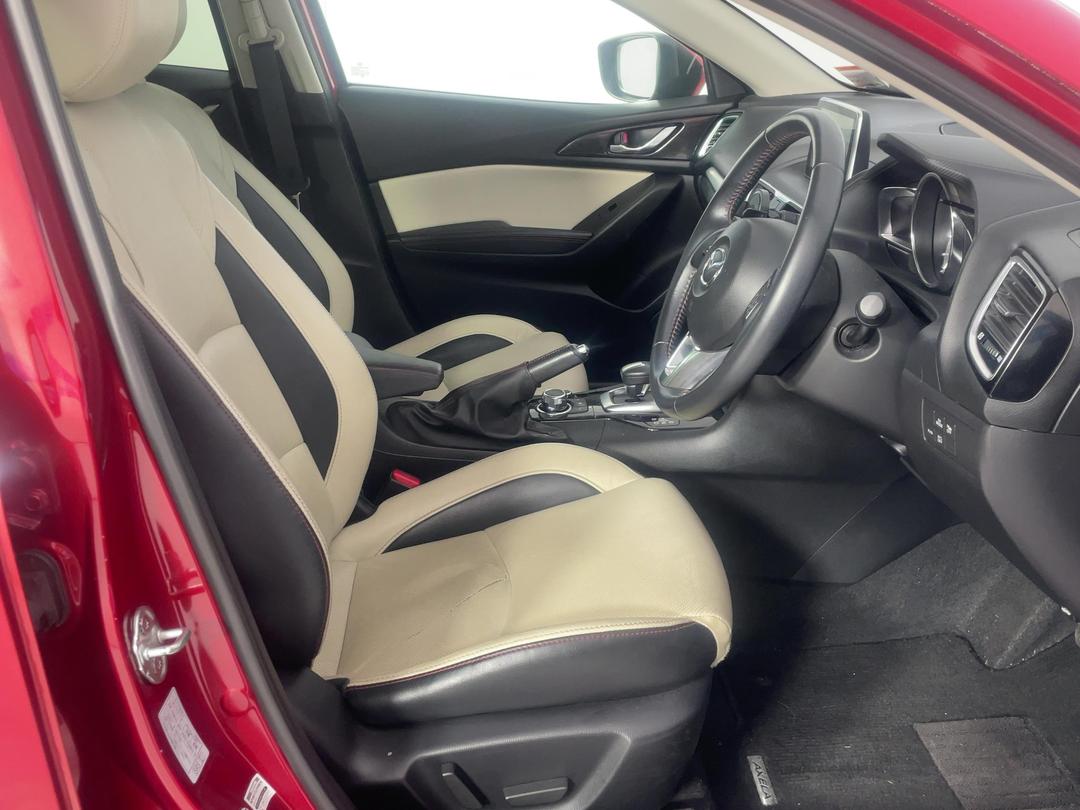 Photo '16' of Mazda Axela