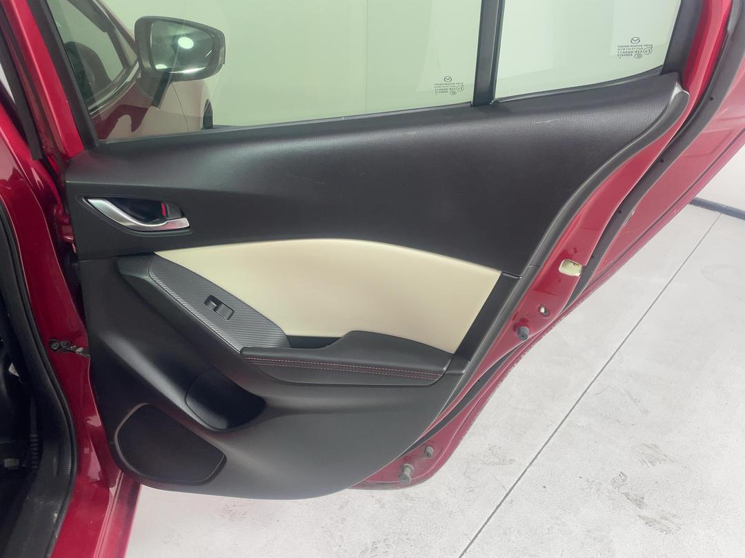 Photo '19' of Mazda Axela