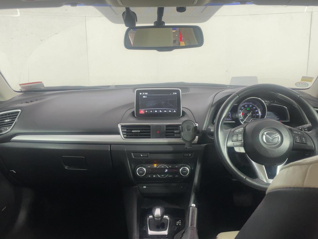 Photo '17' of Mazda Axela