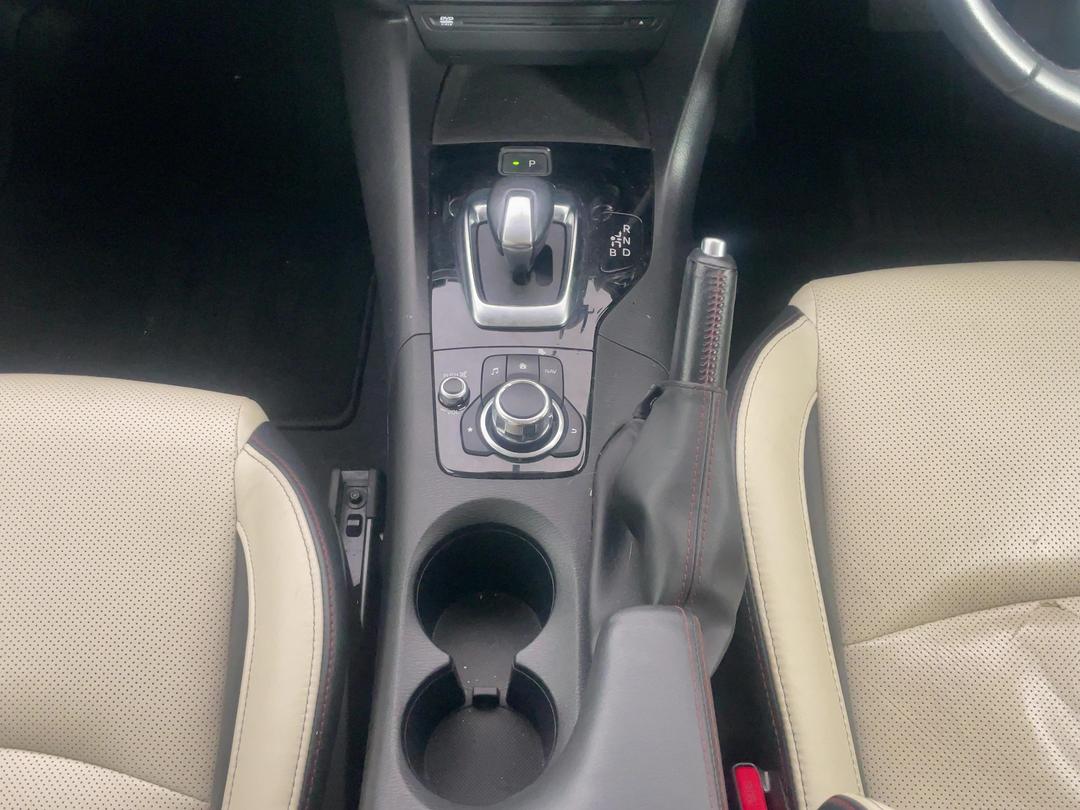 Photo '18' of Mazda Axela