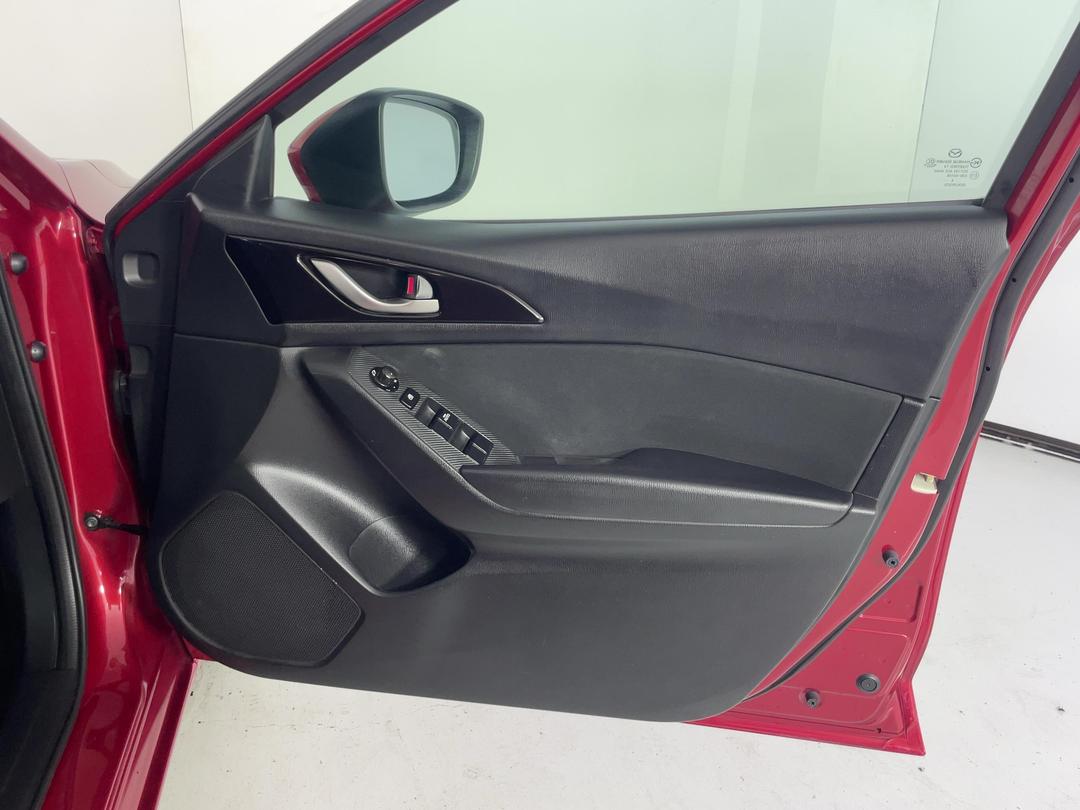 Photo '15' of Mazda Axela