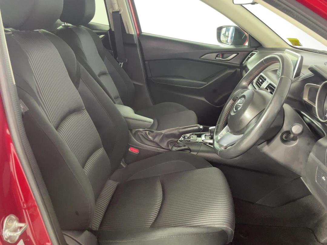 Photo '16' of Mazda Axela