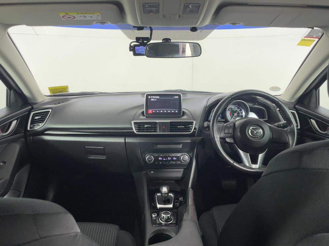 Photo '17' of Mazda Axela