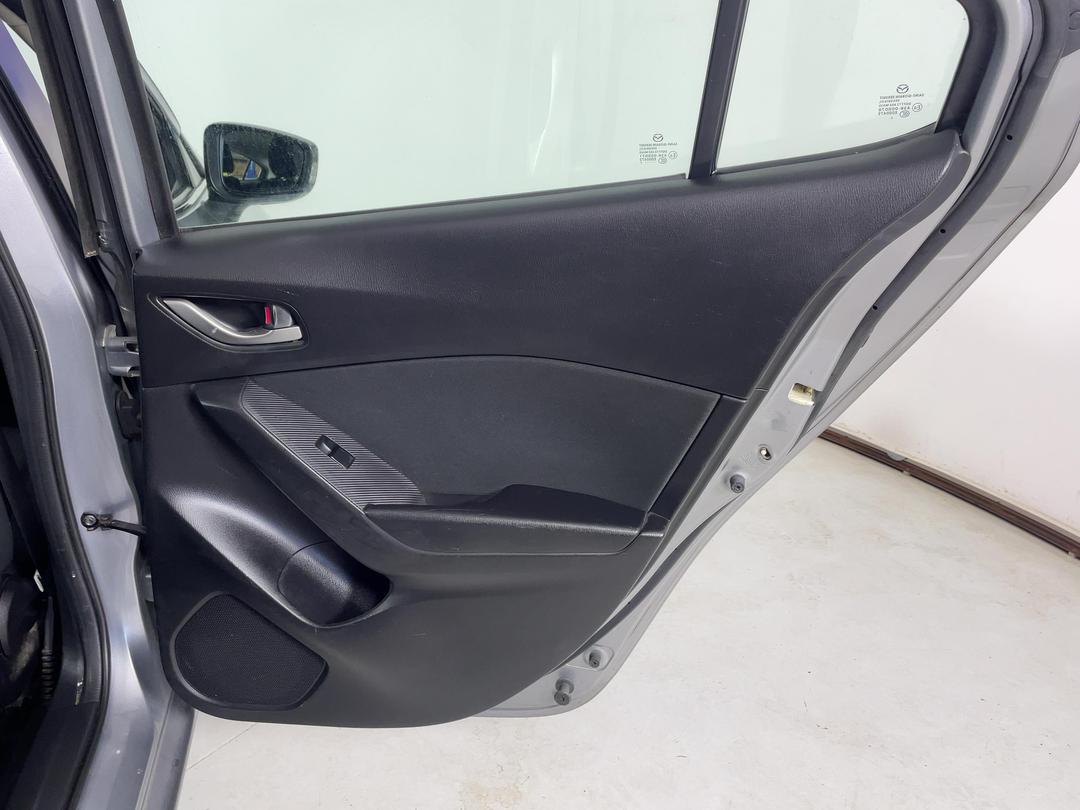Photo '19' of Mazda Axela