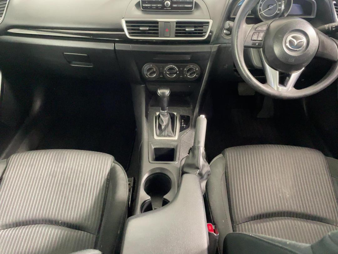 Photo '18' of Mazda Axela