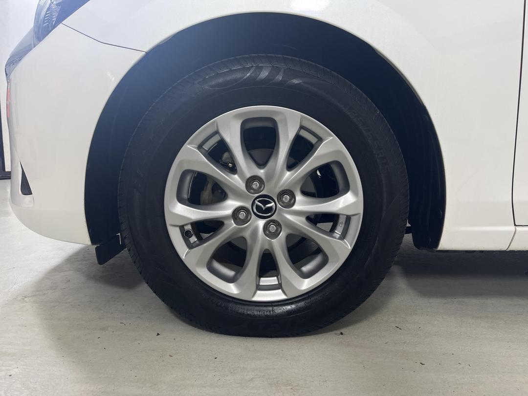 Photo '10' of Mazda Demio