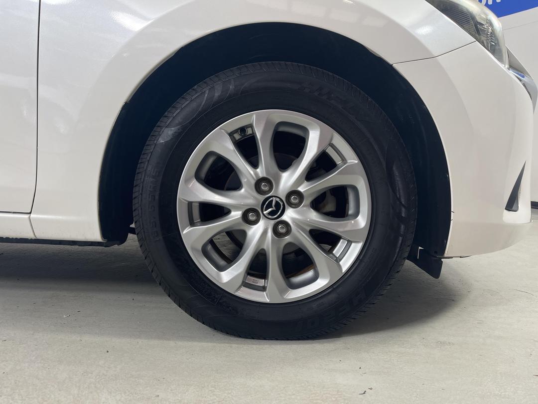 Photo '9' of Mazda Demio