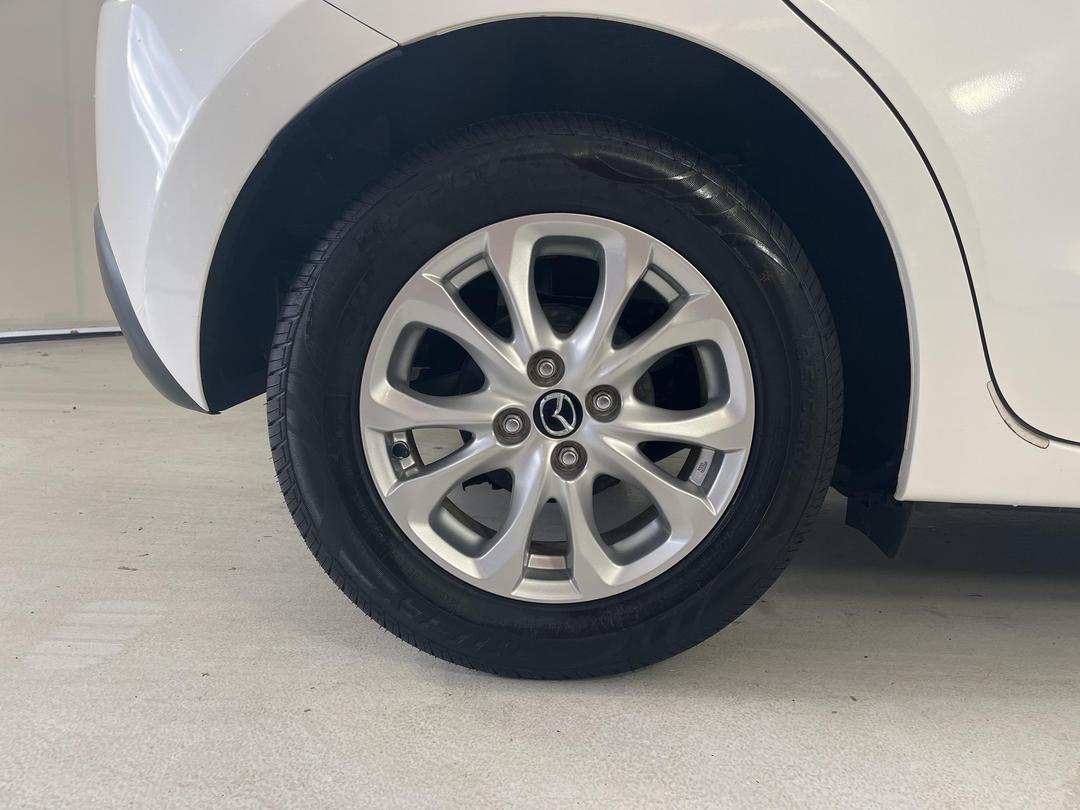 Photo '12' of Mazda Demio