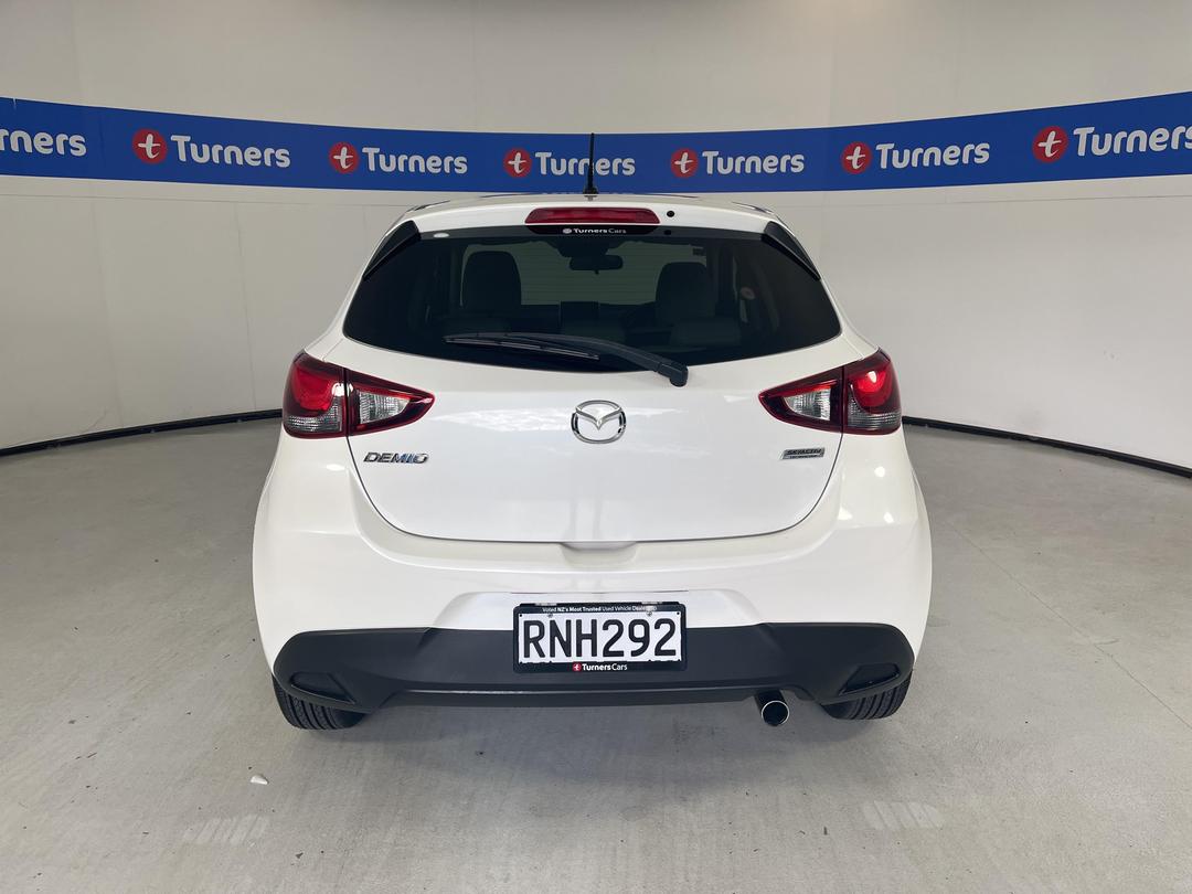 Photo '6' of Mazda Demio