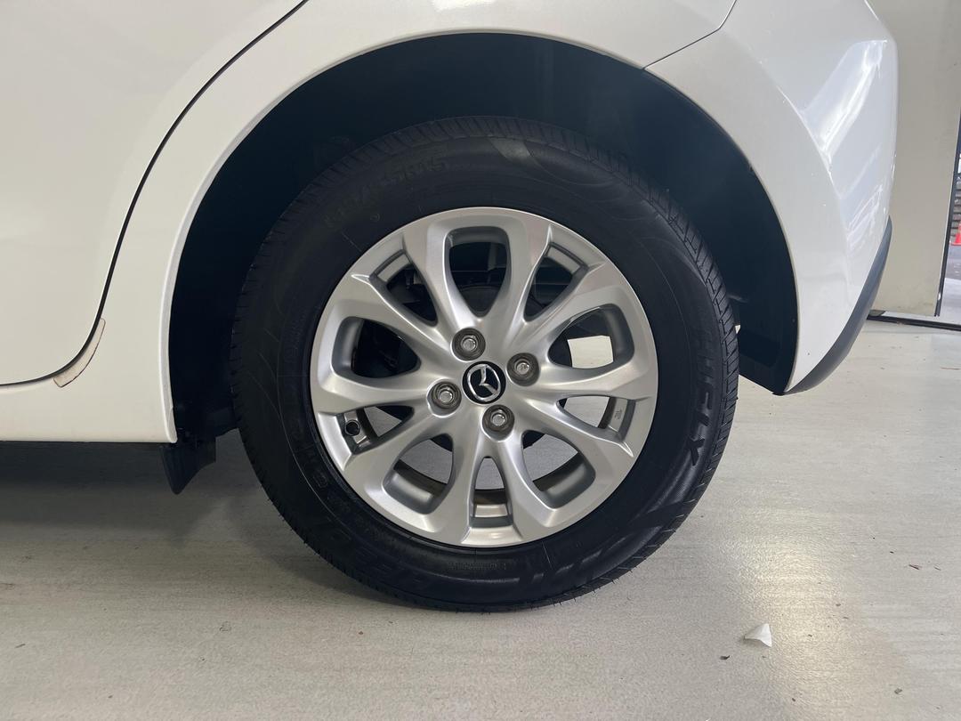 Photo '11' of Mazda Demio