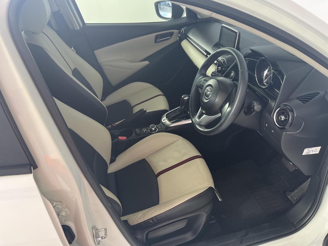 Photo '16' of Mazda Demio