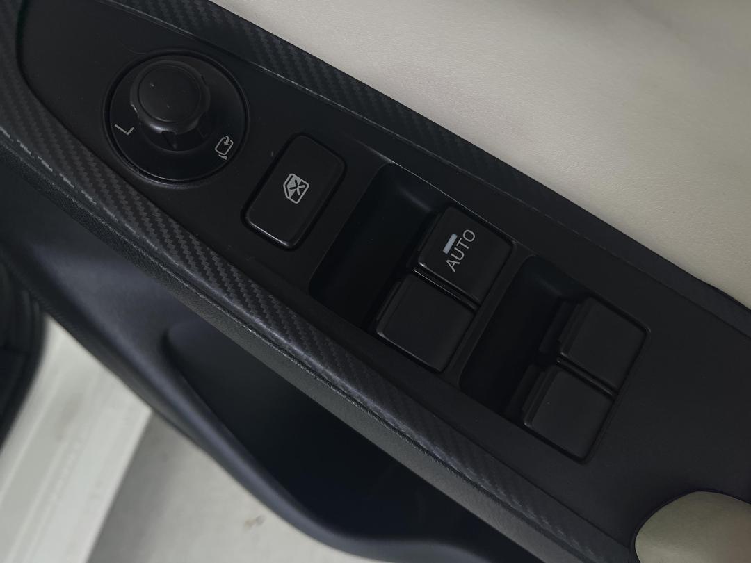 Photo '23' of Mazda Demio