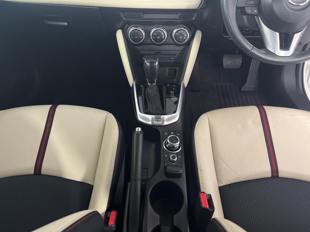 Photo '18' of Mazda Demio