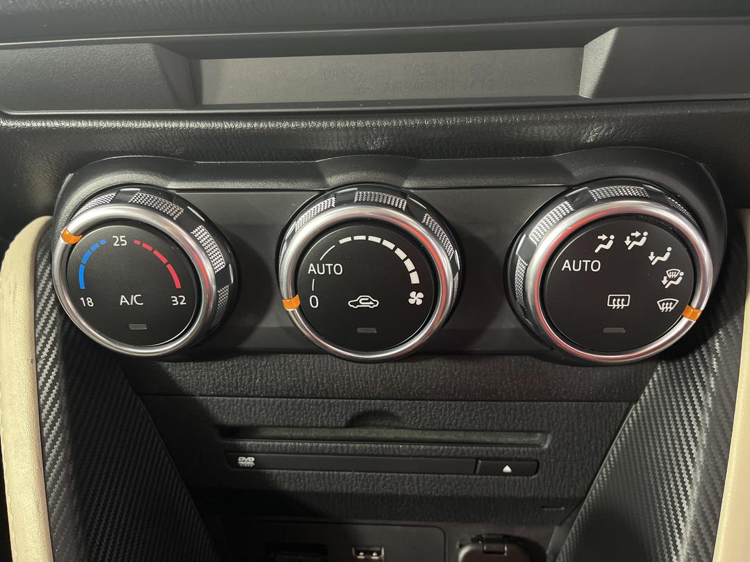 Photo '27' of Mazda Demio