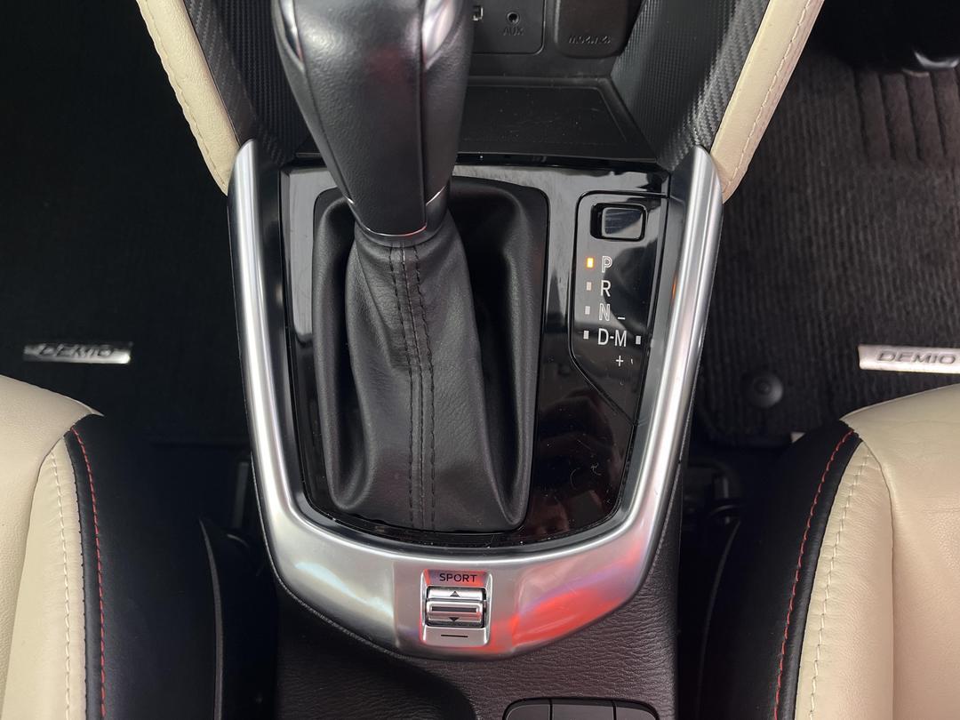 Photo '28' of Mazda Demio