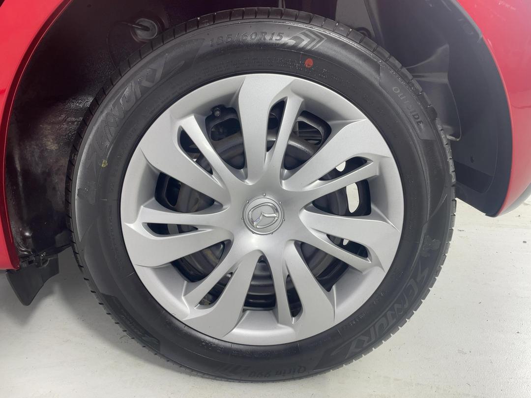 Photo '11' of Mazda Demio