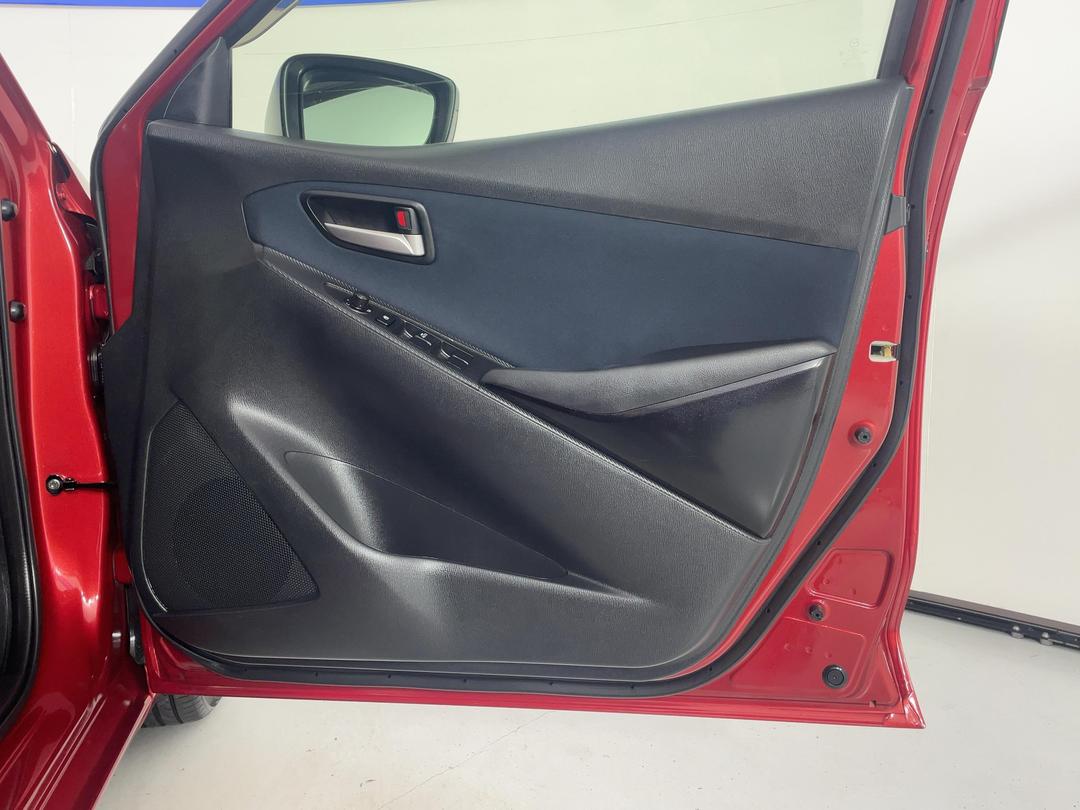 Photo '15' of Mazda Demio