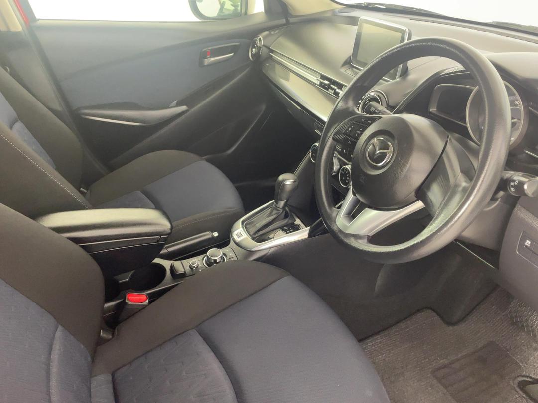 Photo '16' of Mazda Demio