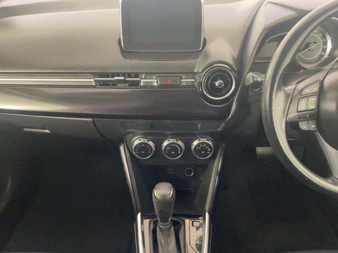 Photo '18' of Mazda Demio