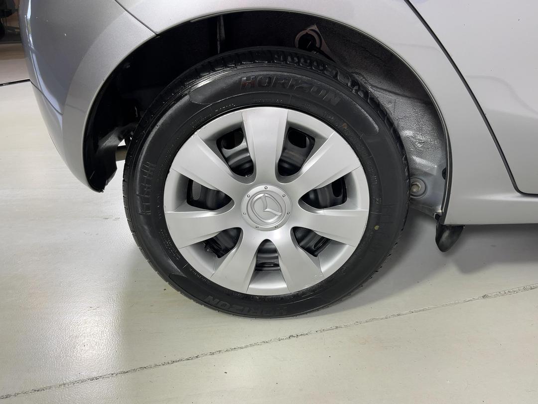 Photo '12' of Mazda Demio