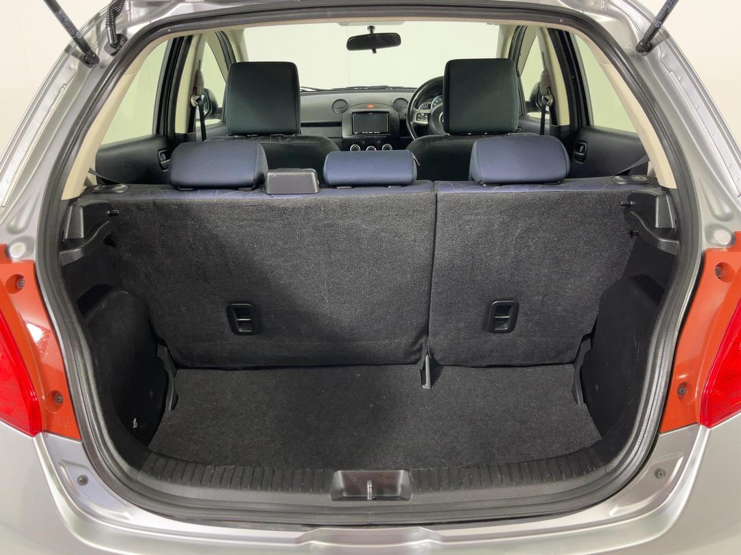 Photo '14' of Mazda Demio