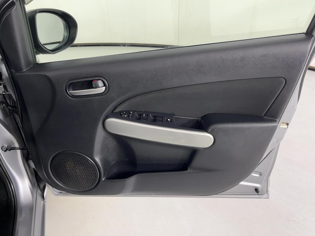 Photo '15' of Mazda Demio