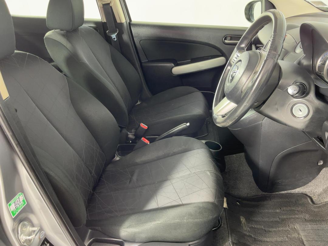 Photo '16' of Mazda Demio