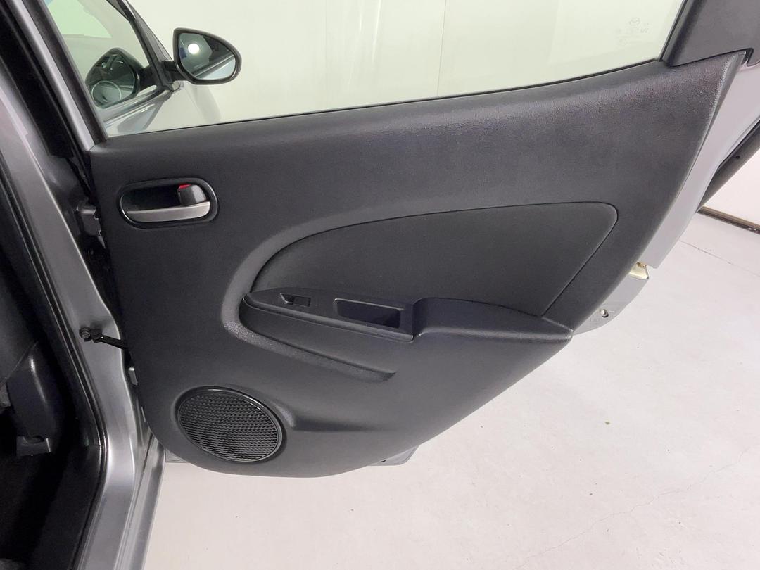 Photo '19' of Mazda Demio