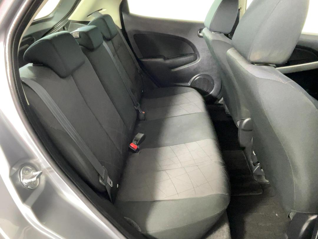 Photo '20' of Mazda Demio